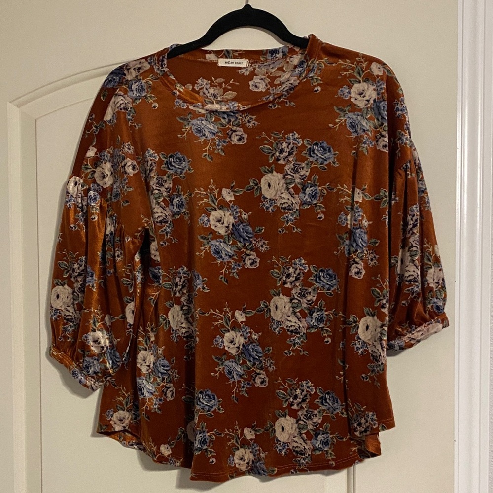 2/$10! YELLOW CHAIR. Women’s blouse.